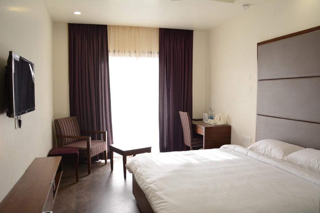 Green Hotel & Restaurant Pathankot Room photo